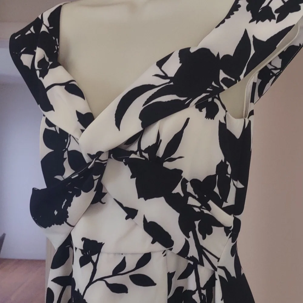 Bardot Black & White Floral Print Off the Shoulder Dress - Size 8 (M) - Picture 3 of 13